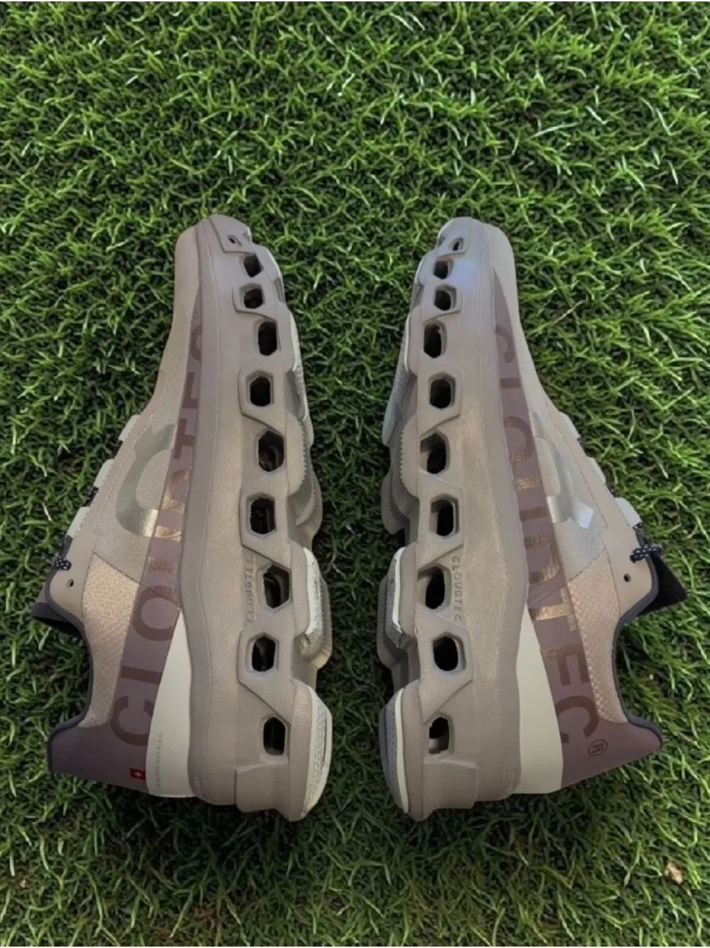On Cloudmonster Acai Aloe Size 10 No Box